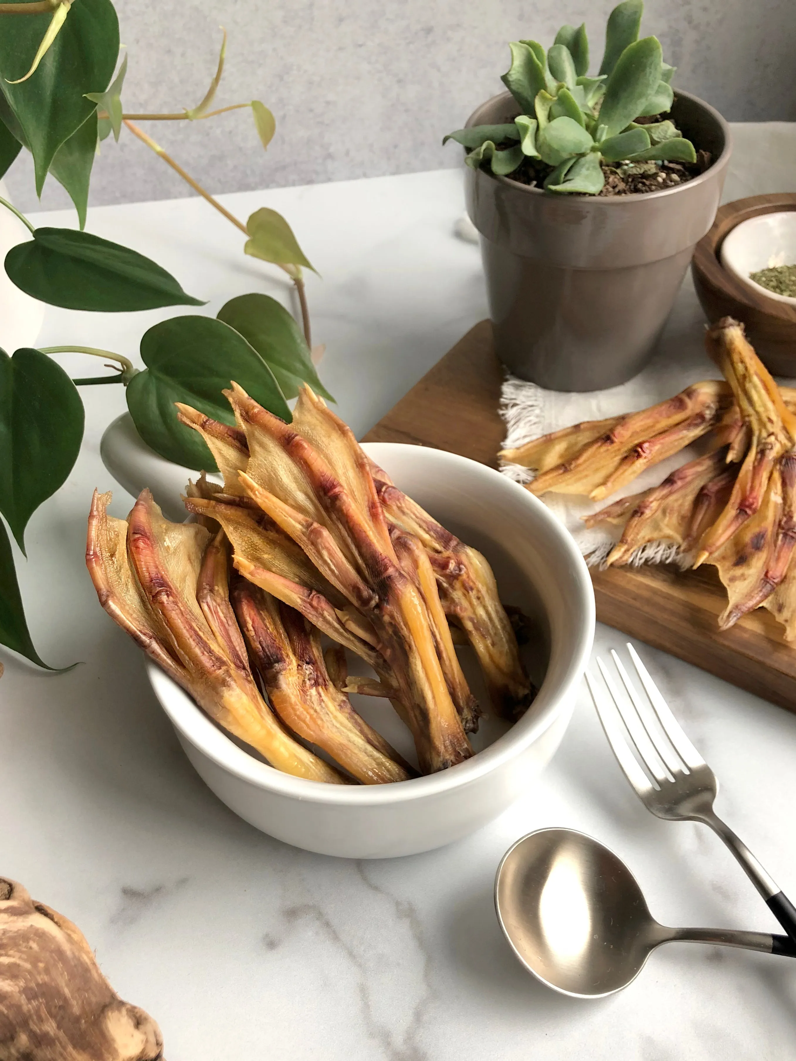 CRUNCHY DUCK FEET