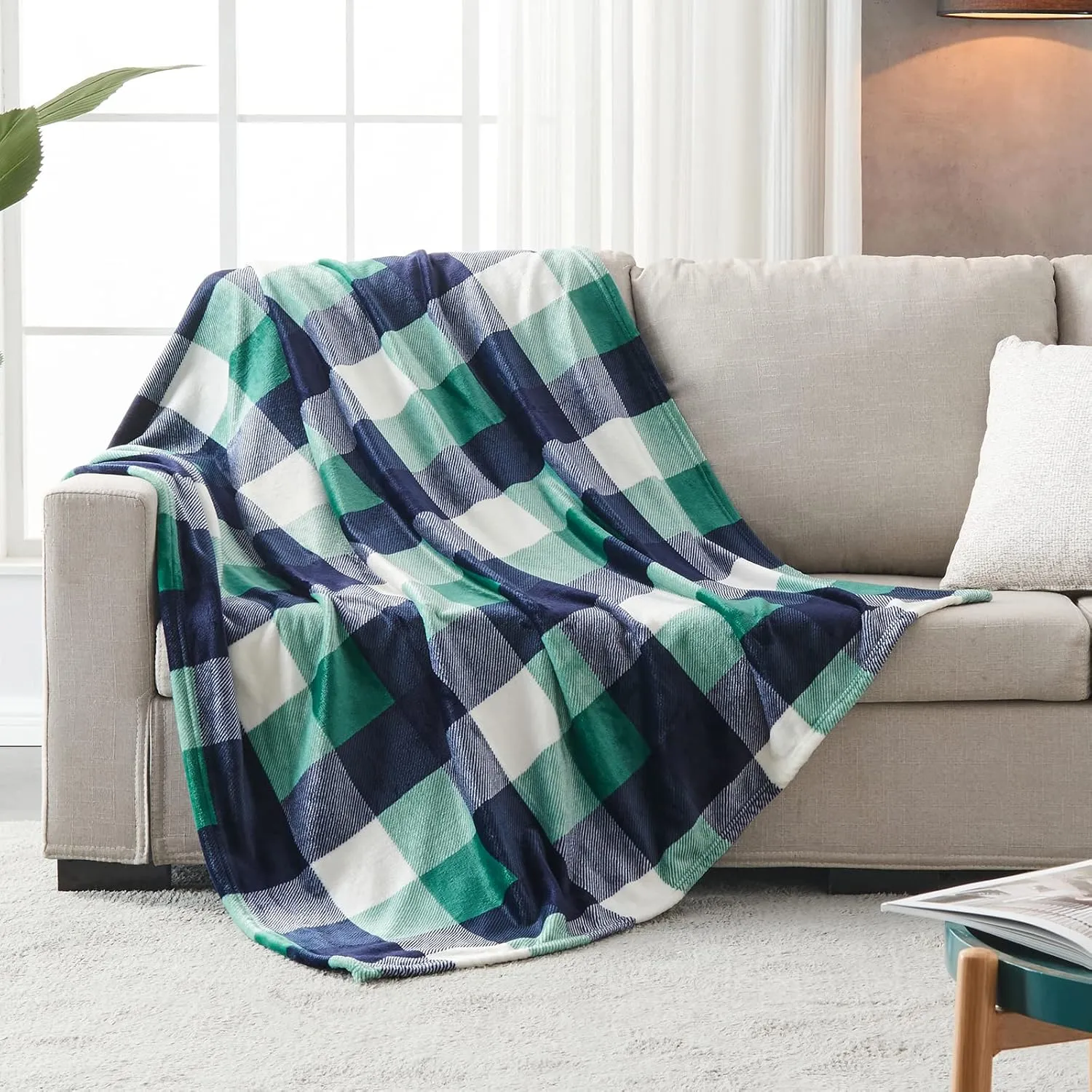 SOCHOW Buffalo Plaid Flannel Fleece Throw Blanket 60 x 80 Inches, Soft Lightweight Cozy All Season Green/White Checkered Blanket for Bed, Couch, Car