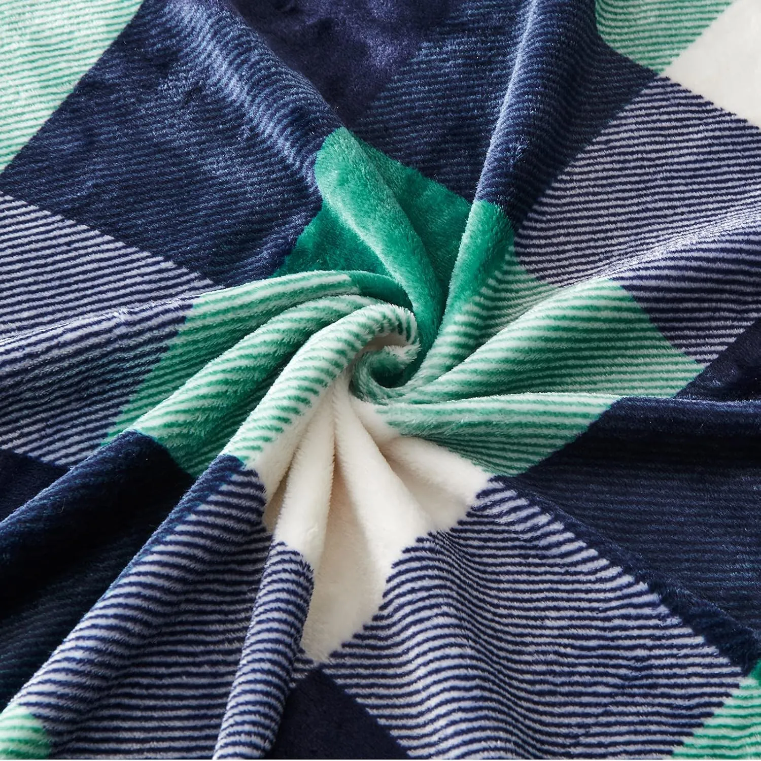 SOCHOW Buffalo Plaid Flannel Fleece Throw Blanket 60 x 80 Inches, Soft Lightweight Cozy All Season Green/White Checkered Blanket for Bed, Couch, Car