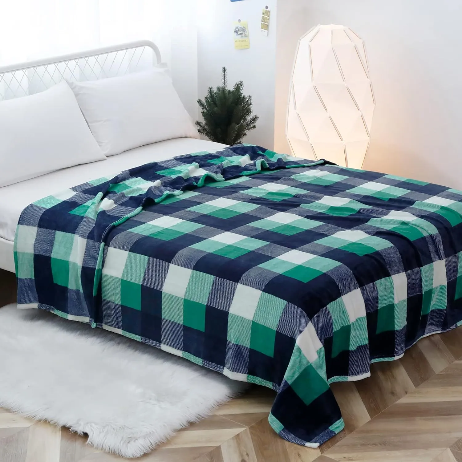 SOCHOW Buffalo Plaid Flannel Fleece Throw Blanket 60 x 80 Inches, Soft Lightweight Cozy All Season Green/White Checkered Blanket for Bed, Couch, Car