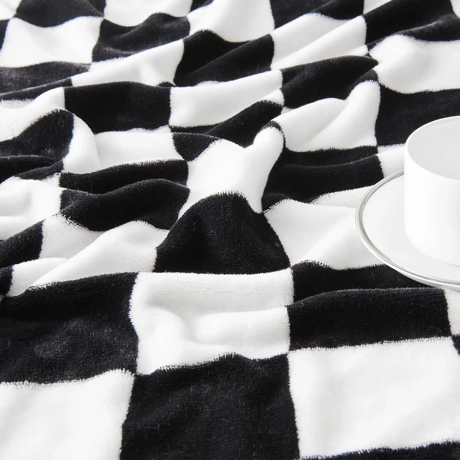 SOCHOW Checkered Flannel Throw Blanket, Soft Cozy Checkerboard Grid Pattern Fleece Blanket for Couch Bed Sofa, Black 60 x 80 Inches